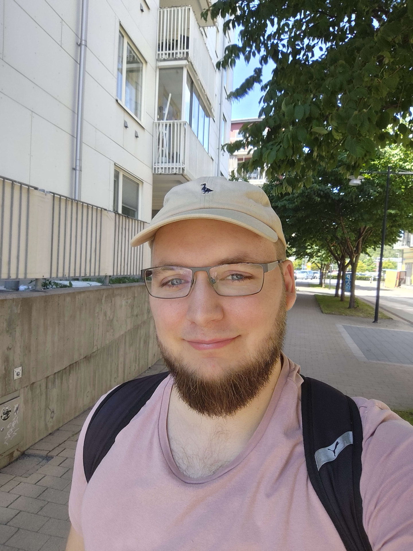 Relaxed portrait of Axel Lindström in an everyday setting.